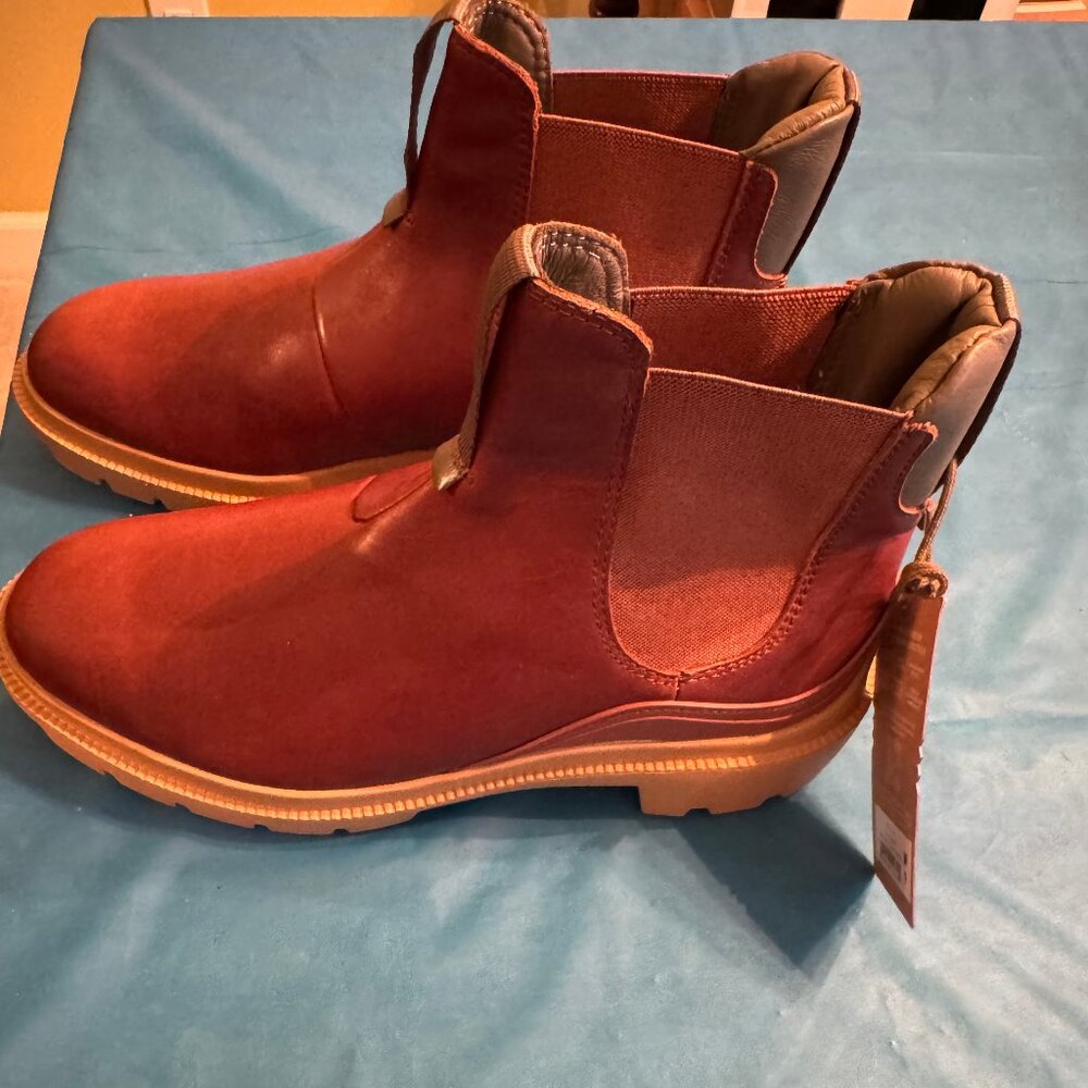 OluKai Women's Nehi Fox Hunter boot size 9 (new)